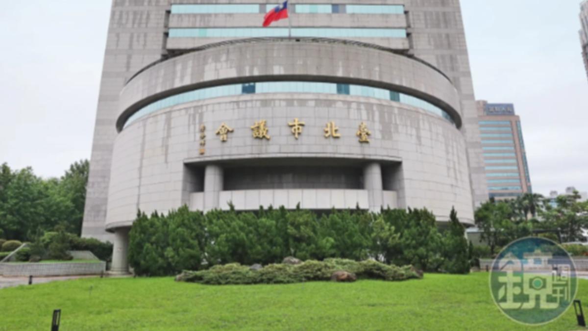 議會亂象沒人管1/上班太閒開團賺很大 直擊北市議會駐衛警把櫃台當收發站