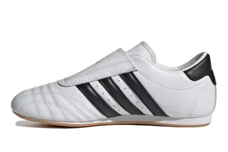 adidas TAEKWONDO WHITE BLACK。（圖／AREA 02提供）