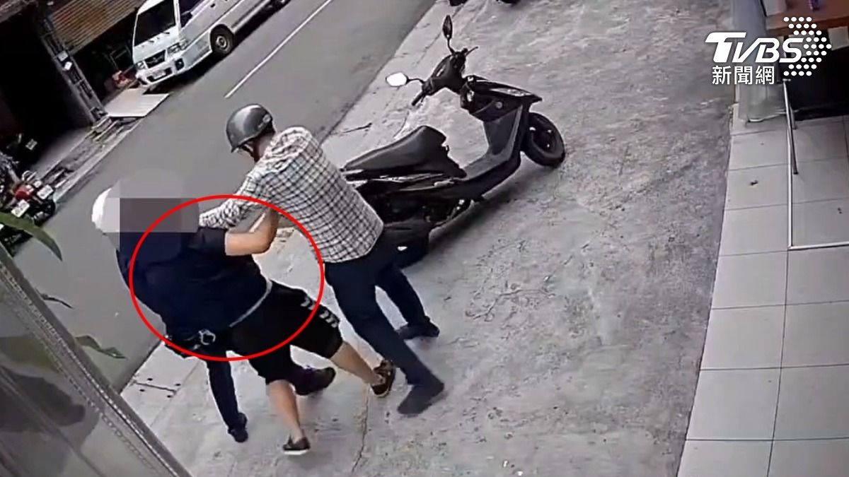 顧著夾娃娃！士林通緝犯遭警包圍　拒捕推擠害傷