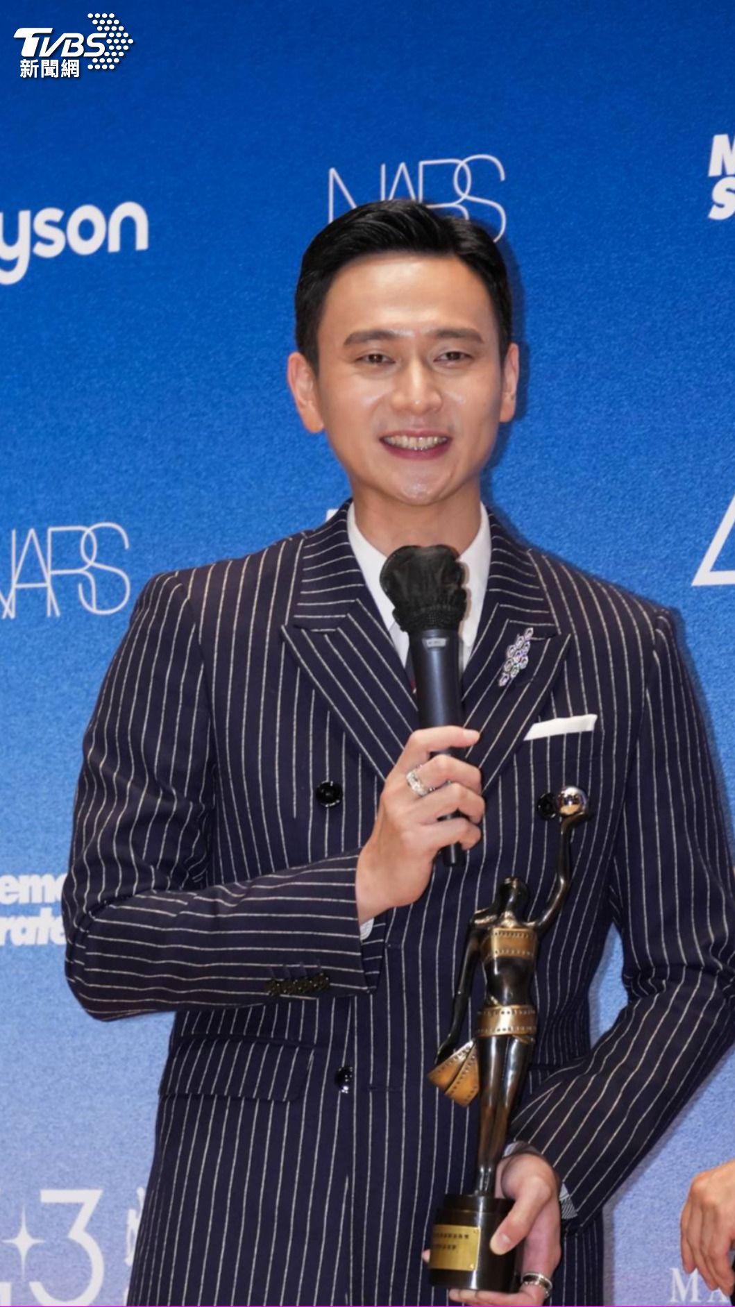 劉冠廷頒獎時興奮到一度結巴。(圖/粘祐誠攝)