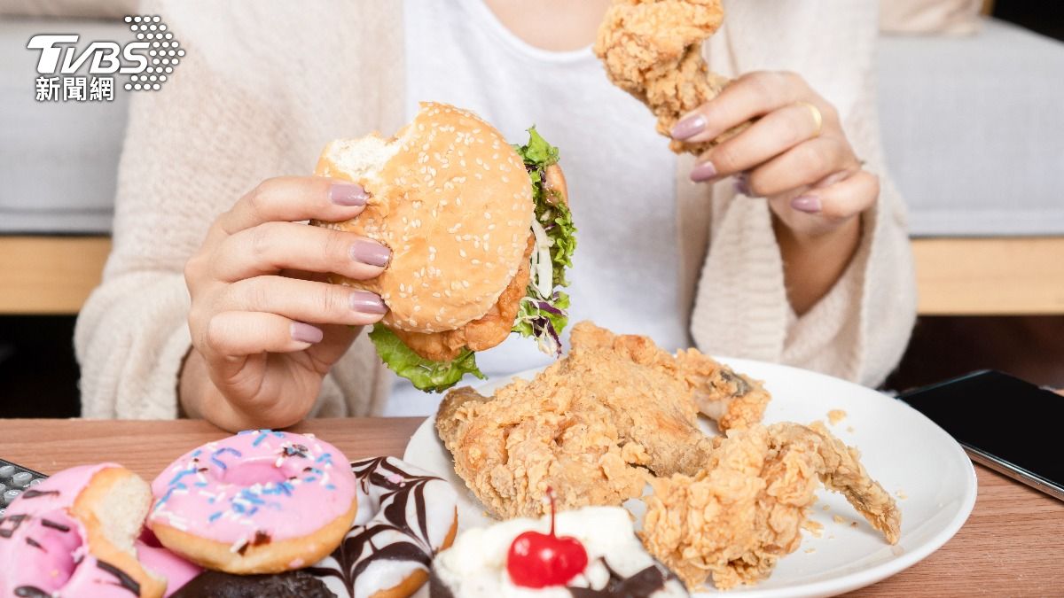 零食不離手!專家曝「1進食習慣」恐代謝失調 3大影響別輕忽