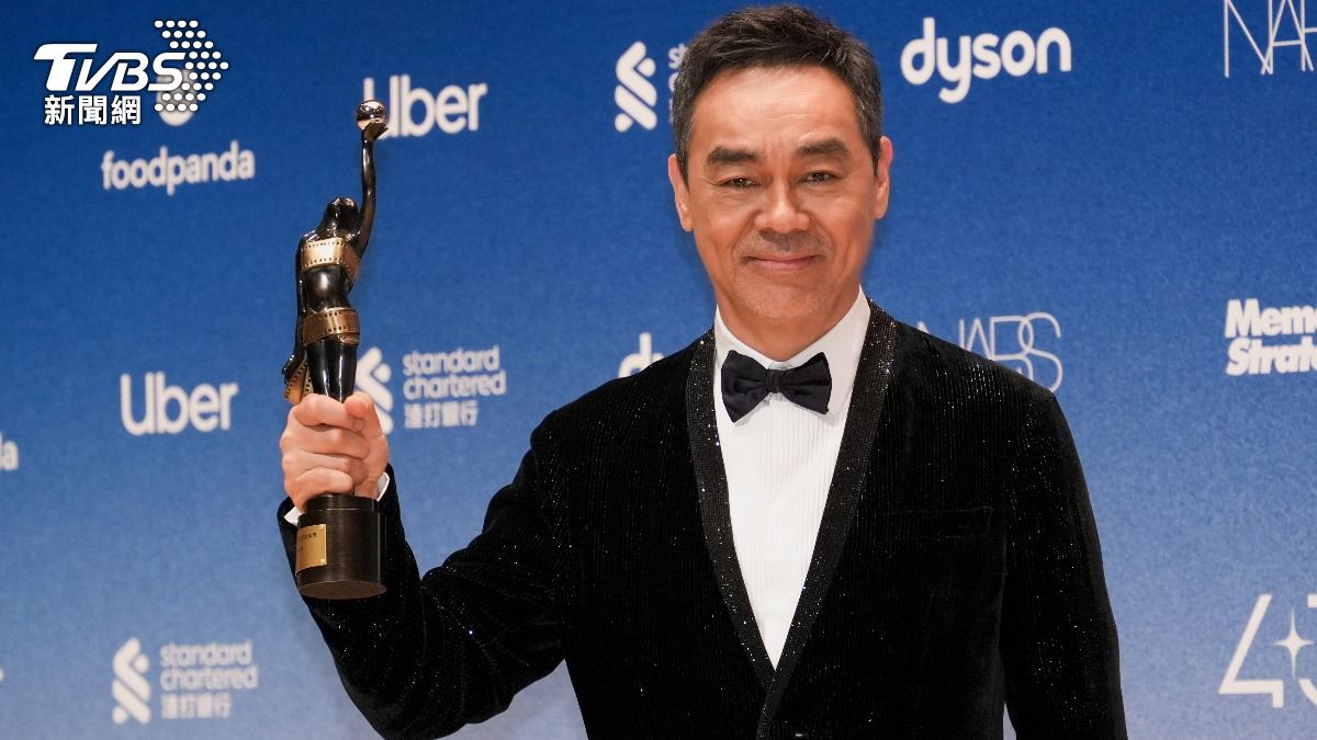 劉青雲後台受訪罕見露出笑容。(圖/粘祐誠攝)