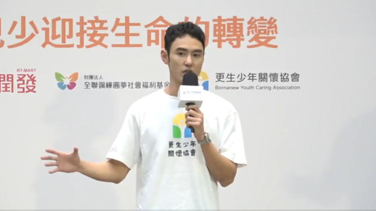 阮經天隔8個月公開露面。(圖/TVBS)