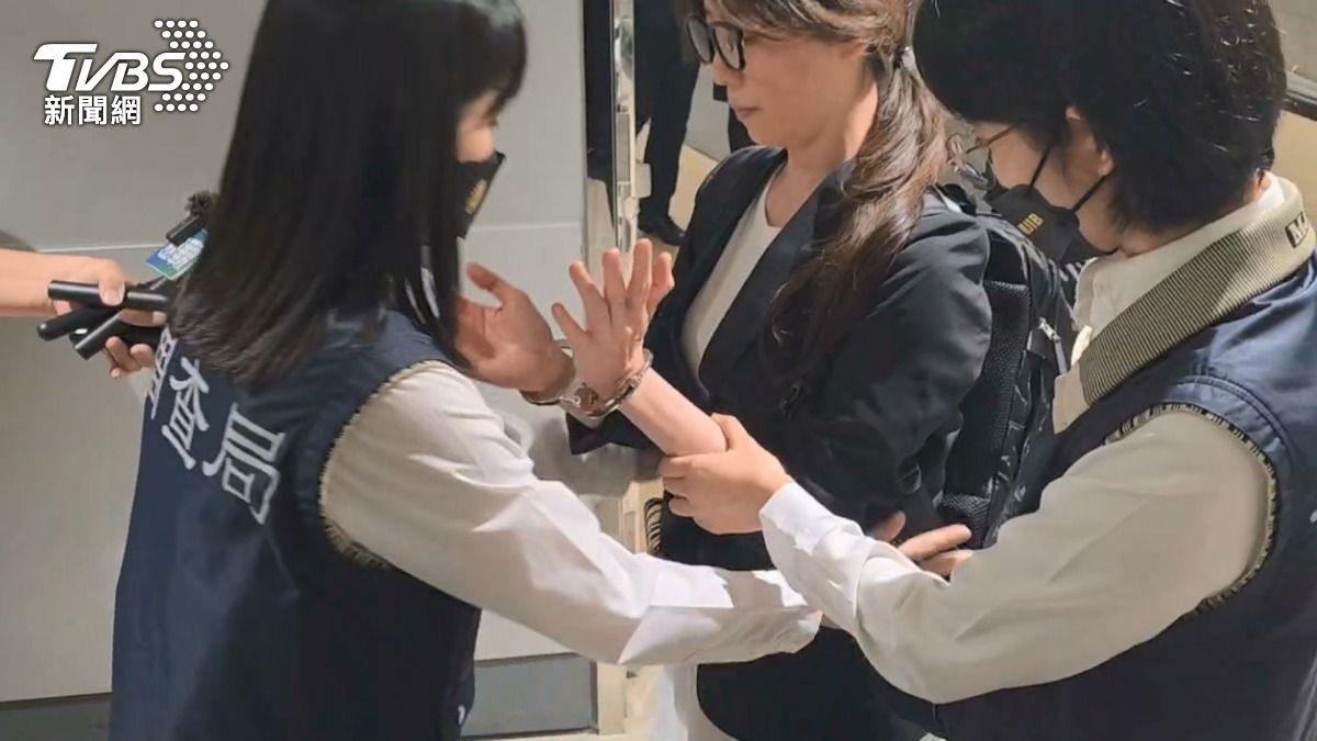 貴婦奈奈遭上銬。（圖／TVBS）