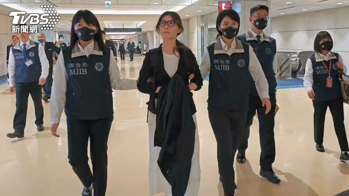 貴婦奈奈返台投案。（圖／TVBS）