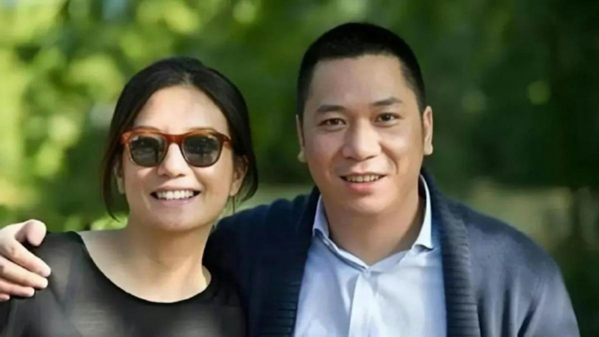 趙薇前夫黃有龍（右）於4年前在法國被捕。（圖／翻攝自微博）