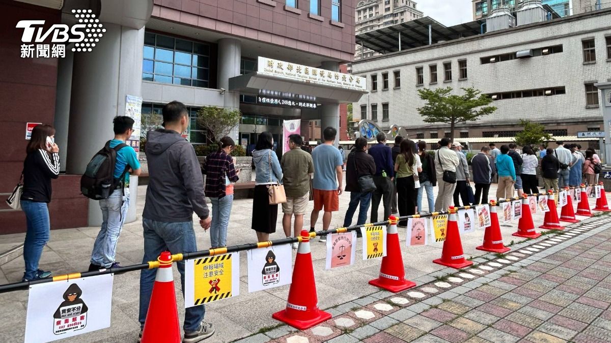 北區國稅局竹北分局湧3千人!4樓設等候區 民眾讚報稅「超有效率」