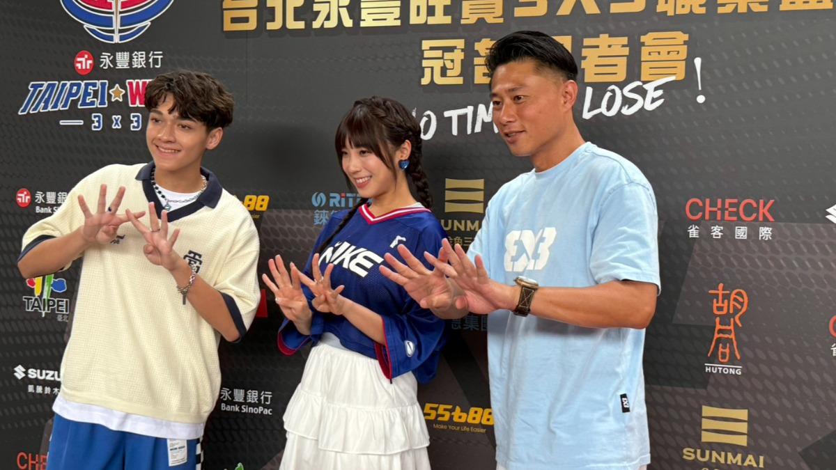 小刀 (右1)小腿拉傷。(圖/劉建偉攝)