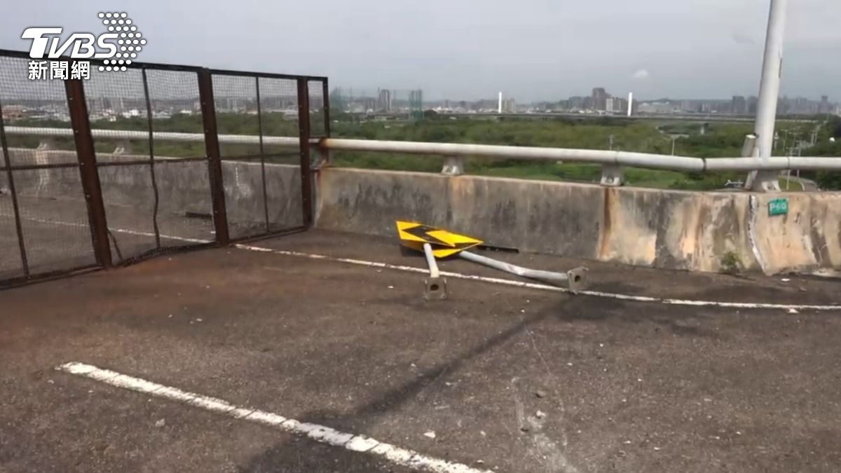 新竹市北區台68線武陵路出口匝道發生死亡車禍。(圖/TVBS)