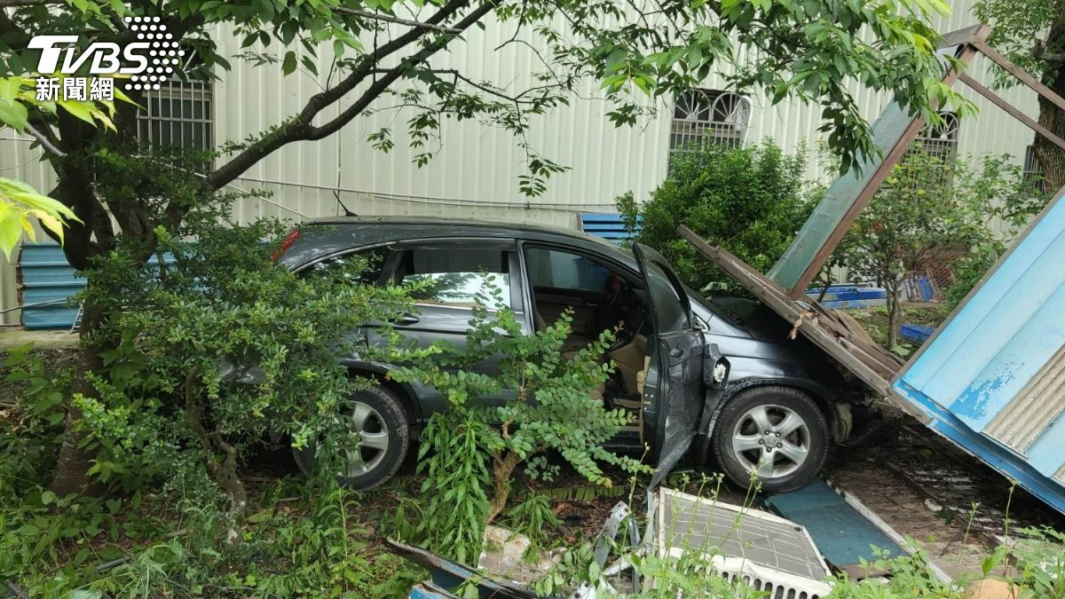 八德區和平路發生一起死亡車禍。（圖／TVBS）