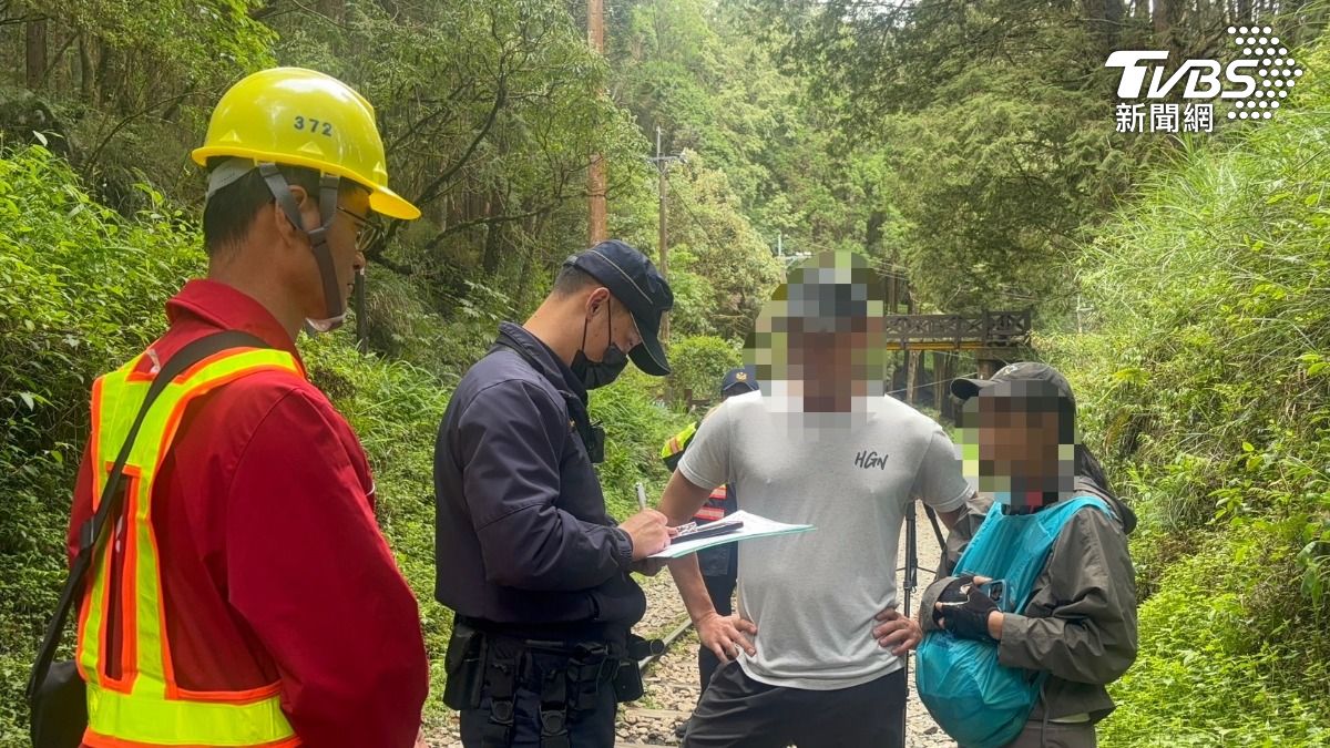 林鐵處會同警方取締違法行走鐵路的遊客