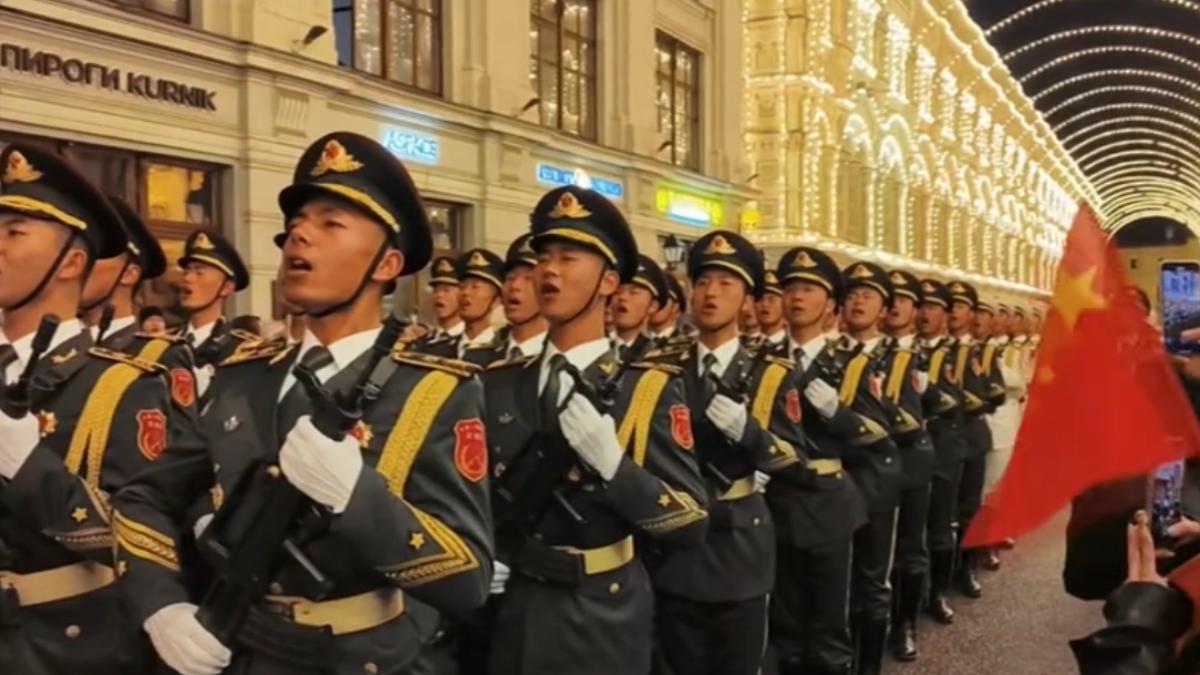 挺盟友 解放軍儀仗隊參與俄羅斯閱兵彩排(圖/CCTV+)
