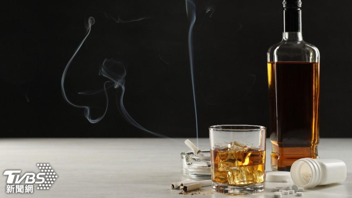 28歲女業務愛喝酒 健檢驚見2顆瘜肉!醫示警:恐變大腸癌