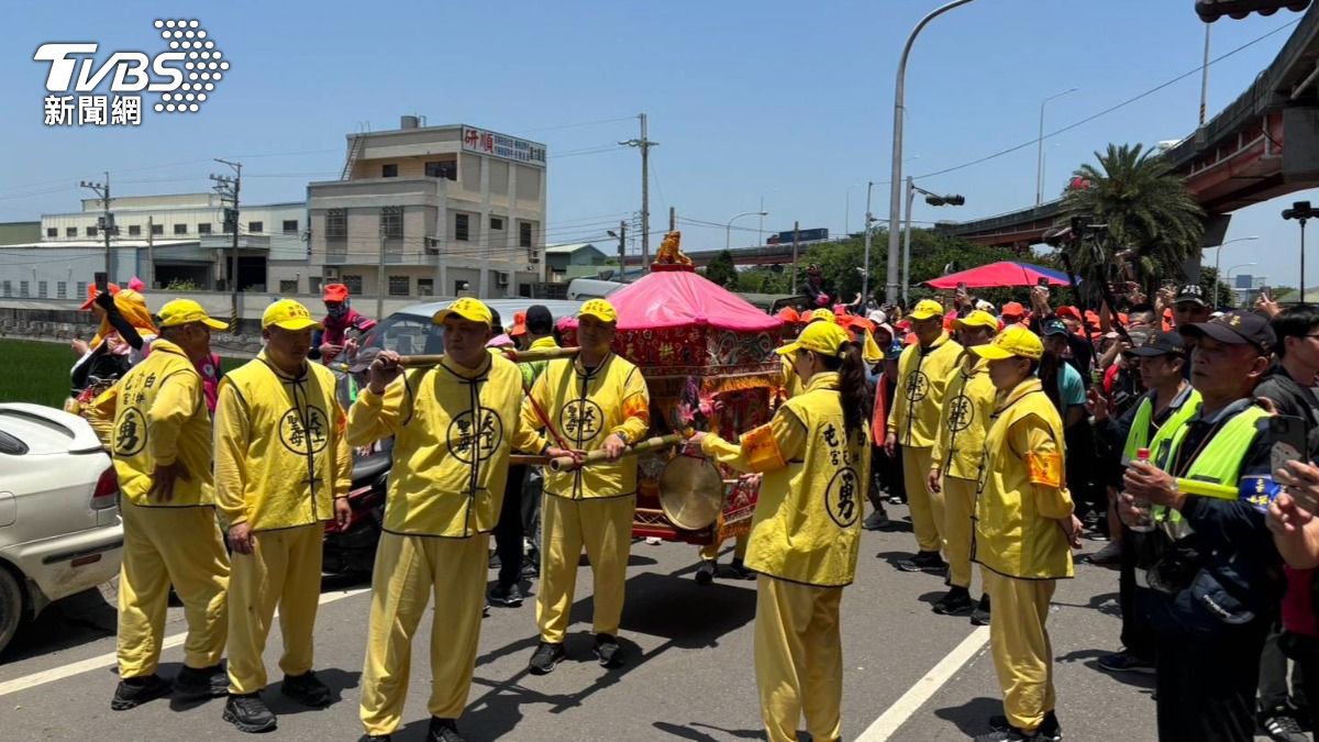 粉紅超跑13小時跨3縣市!跟不上怎辦? 香燈腳推GPS神器