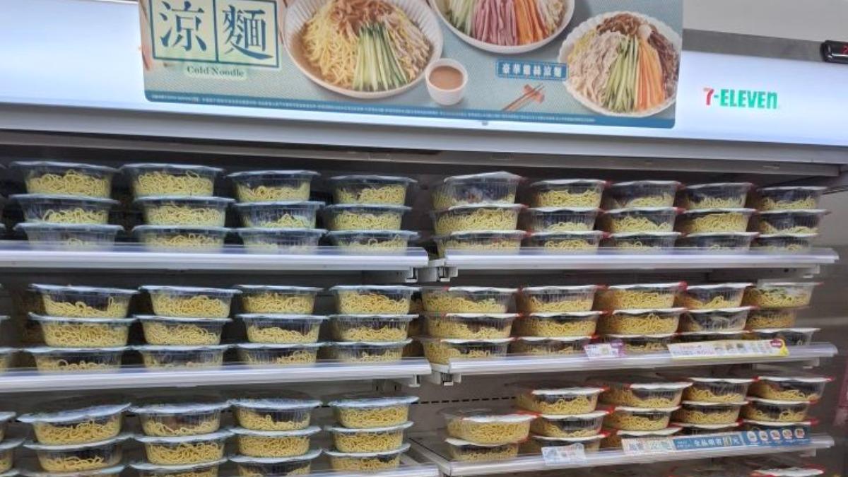超商1商品塞滿冷藏櫃!他路過笑「夏天到了」 萬人驚:心更涼了