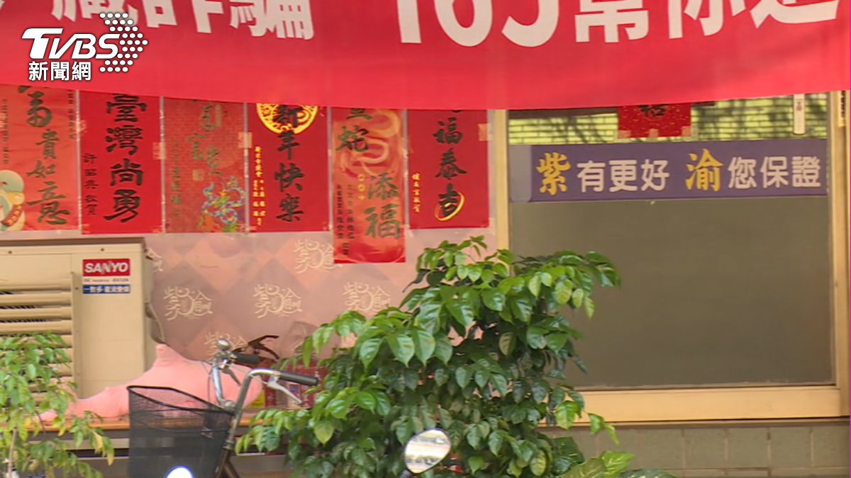 陳紫渝里長辦公室大門深鎖,對於婚事維持低調態度。(圖/TVBS)