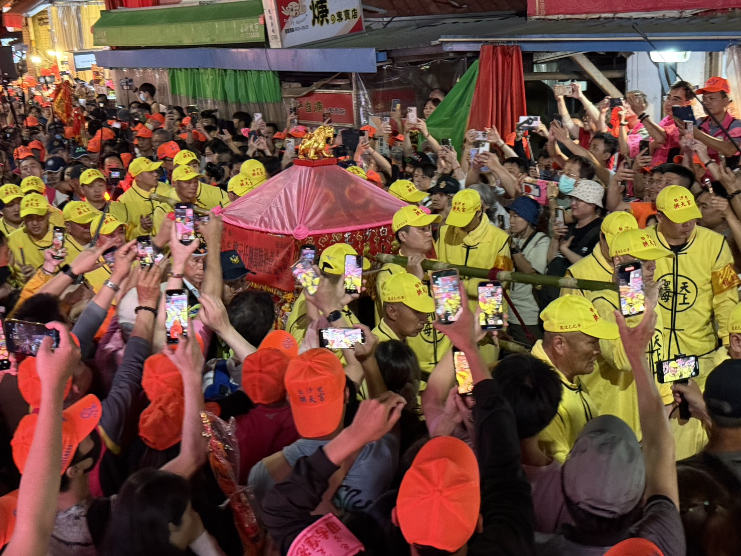 白沙屯媽祖進香啟程 「粉紅超跑」36小時衝北港