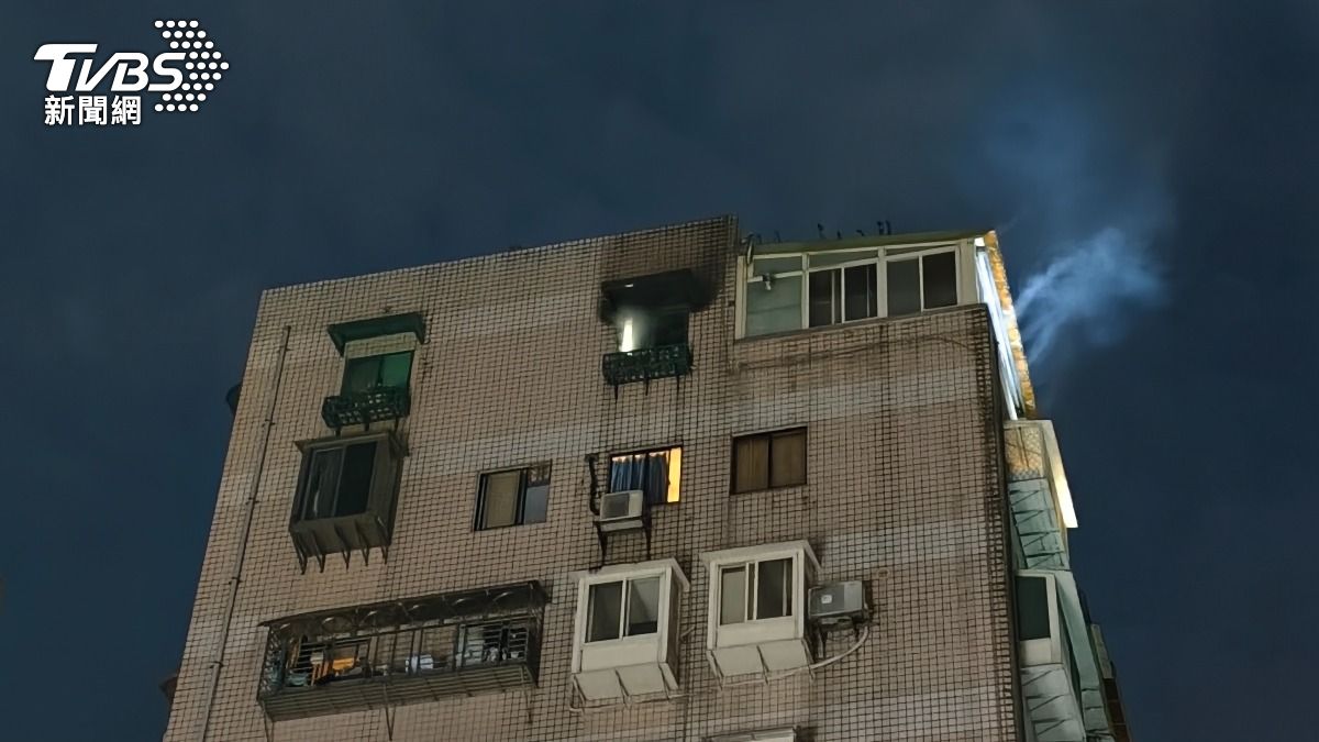北市信義區華廈火警 見起火屋主急帶愛犬逃頂樓 人犬無礙