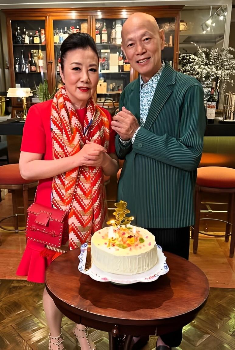 汪明荃幫老公家英哥慶生。(圖/翻攝自IG@wang_liza)