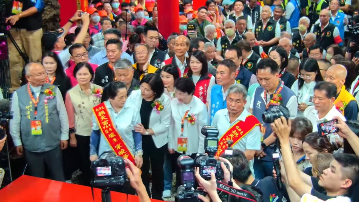 張麗善推錯人了!「拱天宮爐主」來歷曝光:地位尊崇與白沙屯媽有緣