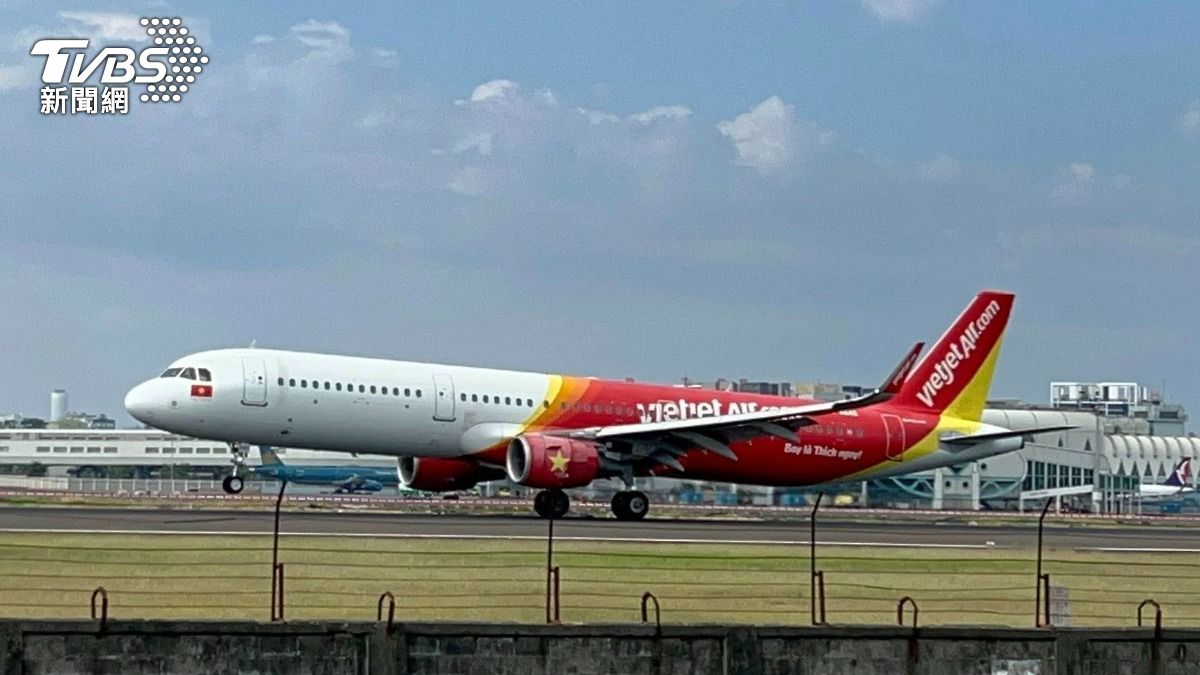 越捷航空道歉了!機艙「玻璃驚見裂痕」 緊急降落小港原因曝