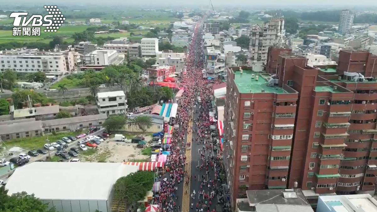 北港鎮塞70萬人!香燈腳迎媽祖女神 橘帽軍綿延空拍畫面曝