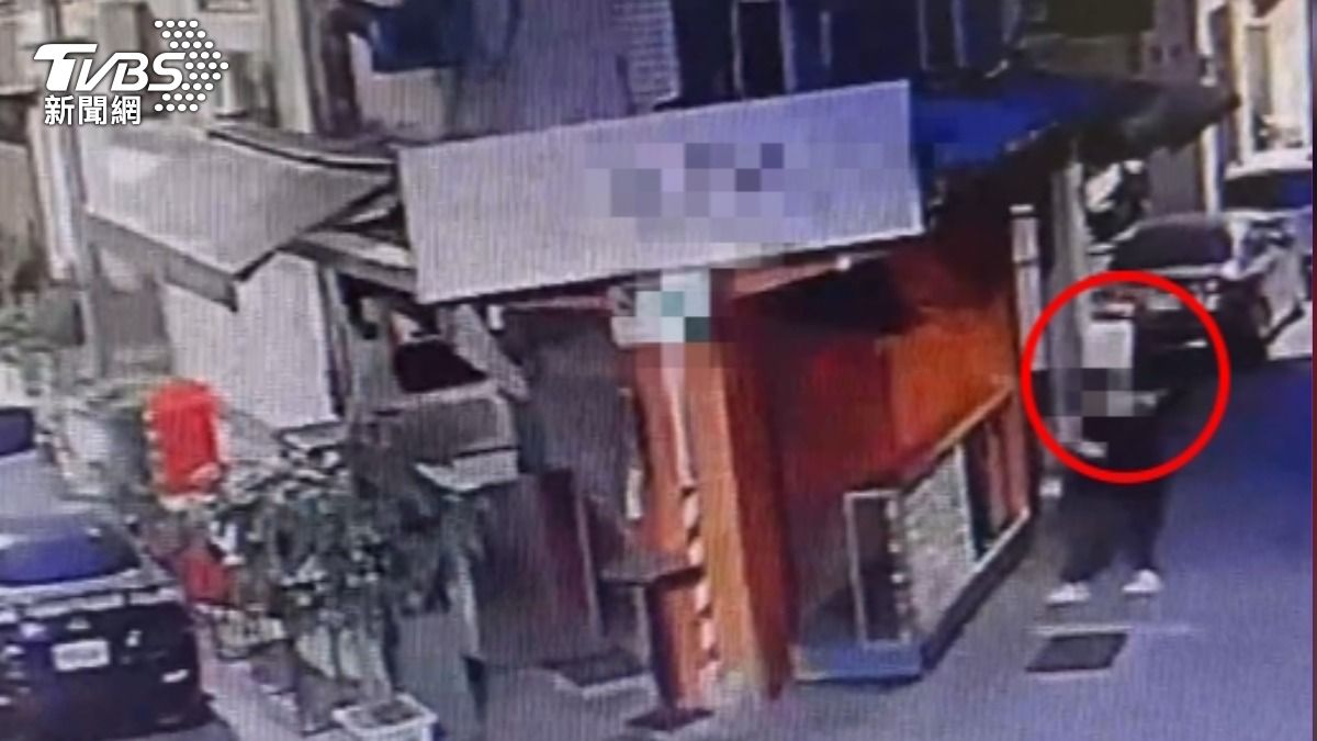 中壢男疑不爽被評「刺青像導航失誤」 怒衝臭豆腐店潑紅漆