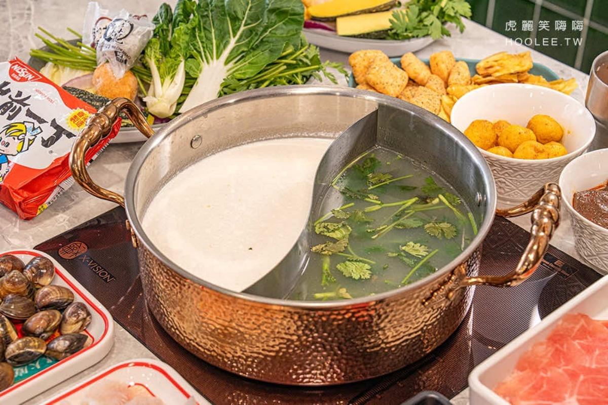 「港式蒜香忌廉」、「港式香菜皮蛋」都是全新湯底口味。(圖/「虎麗笑嗨嗨」提供)