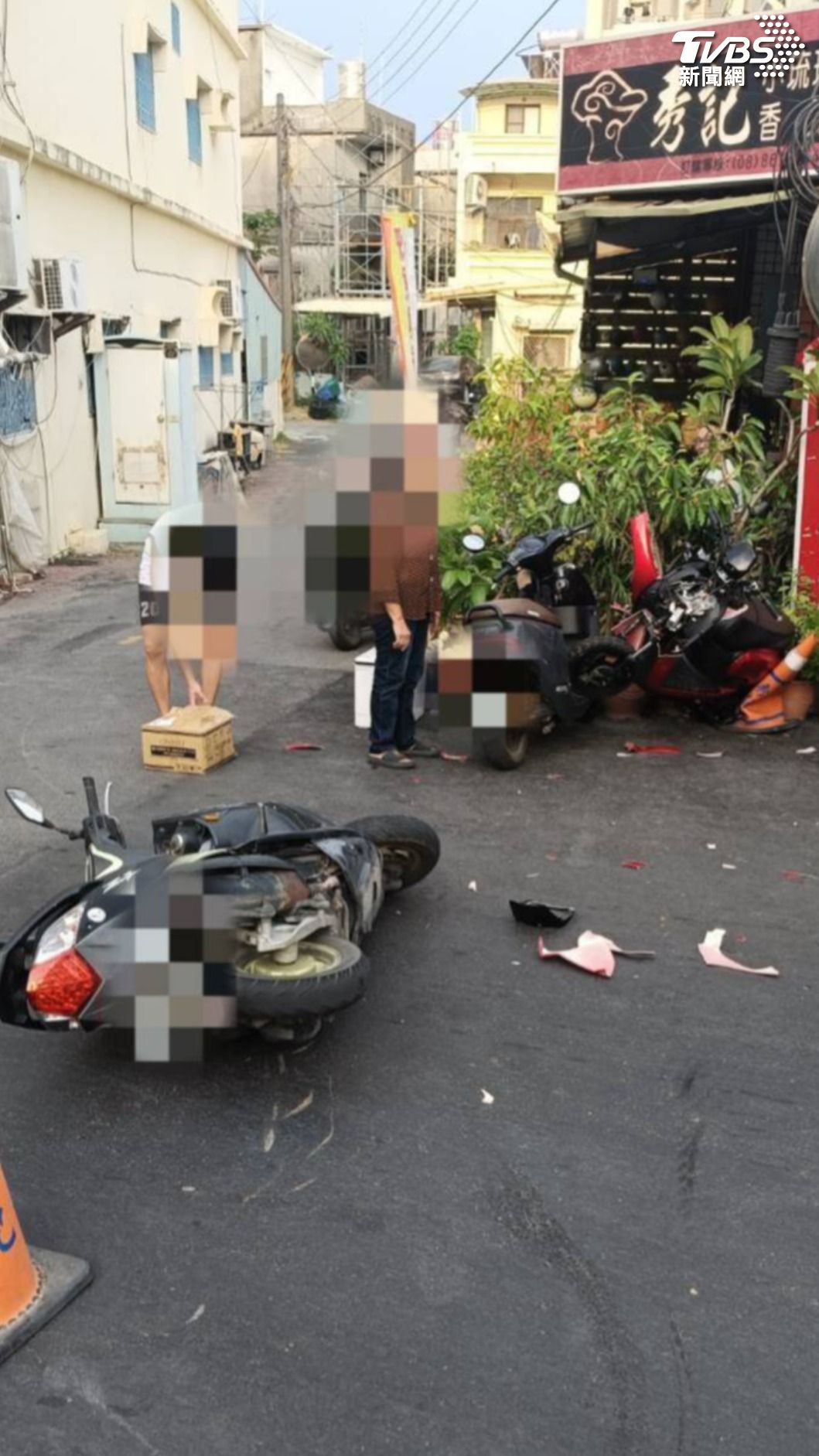 兩機車相撞，造成四人輕傷