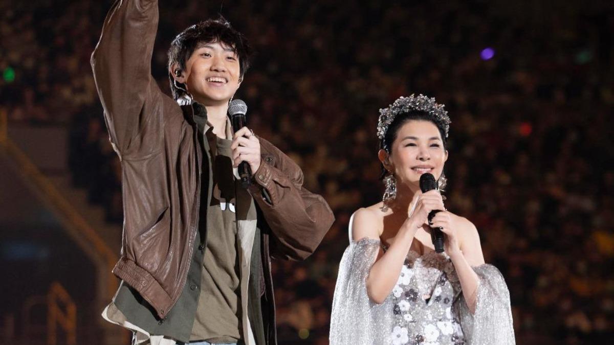 兒子Nathan驚喜現身張清芳高雄巨蛋演唱會,感動全場粉絲。(圖/上引娛樂提供)