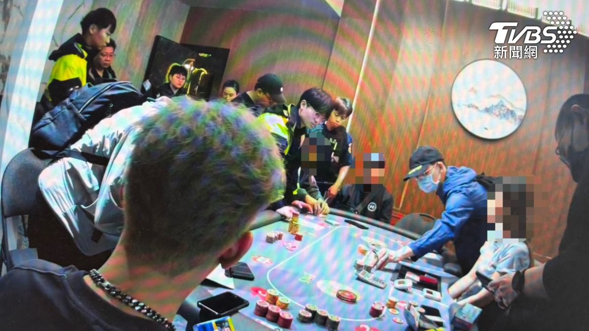 招待所藏德州撲克賭場...負責人校長兼撞鐘 請短褲熟女荷官發牌