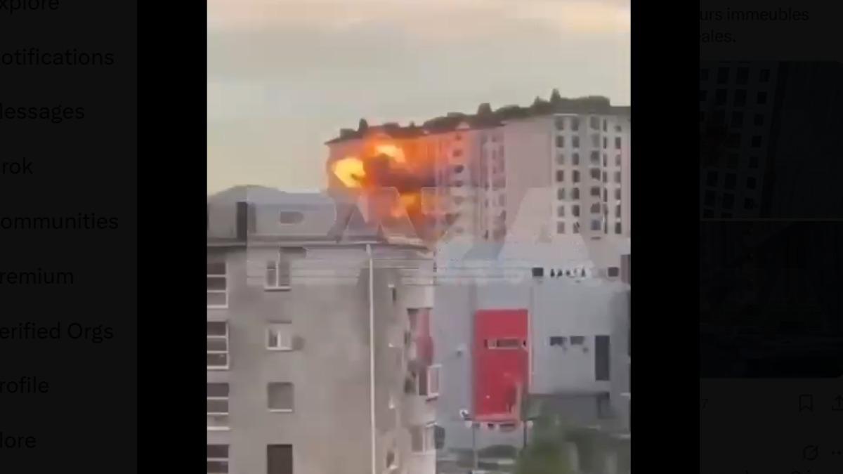 俄羅斯南部黑海港口城市新羅西斯克（Novorossiisk）建築物遭到攻擊。(圖／翻攝@RibereF)