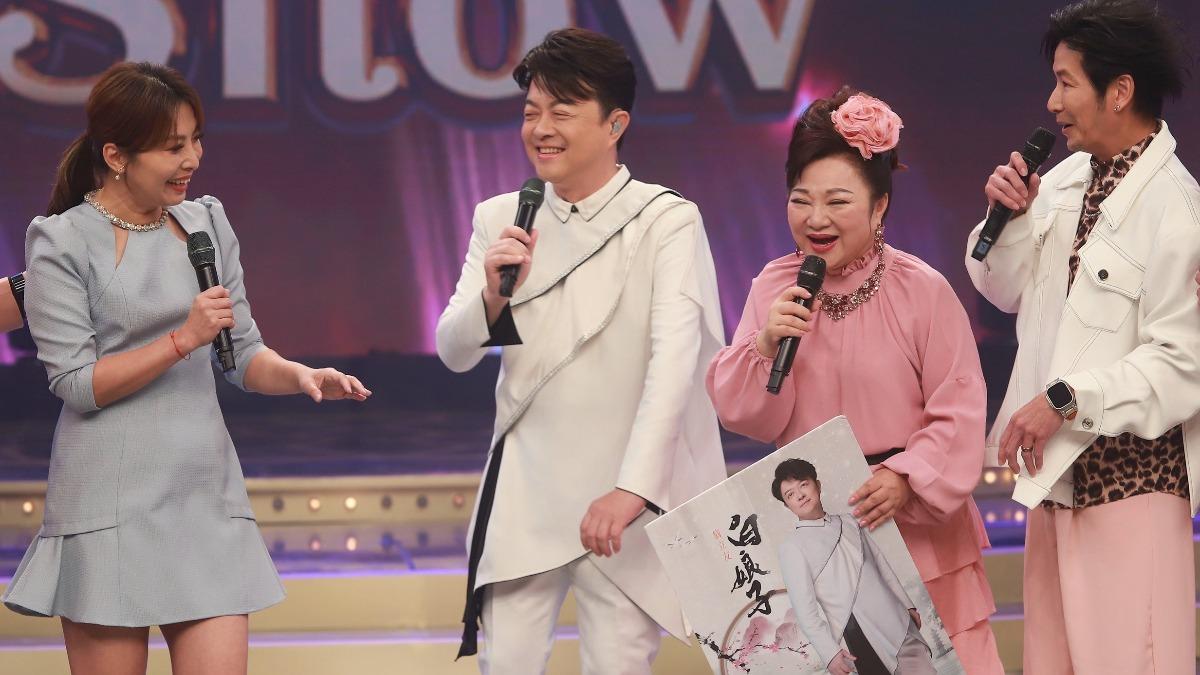 白冰冰(右二)很佩服翁立友(左二)。(圖/民視提供)