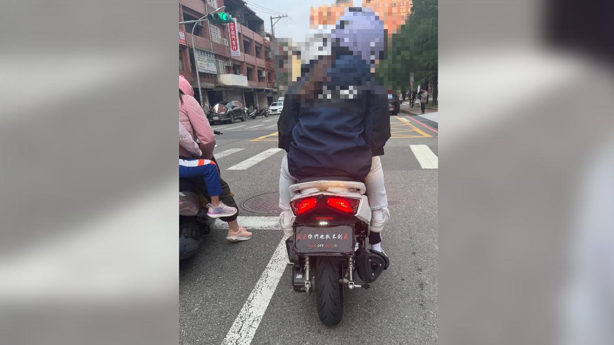騎士車牌罩黑布！囂張嗆「反正你們也抓不到我」　違規要罰了