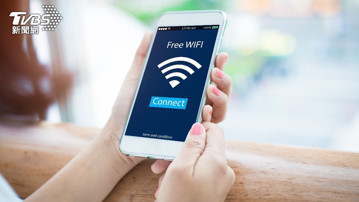 與男友開房「手機自動連WiFi」！陸女當場被甩　淚訴真相喊冤
