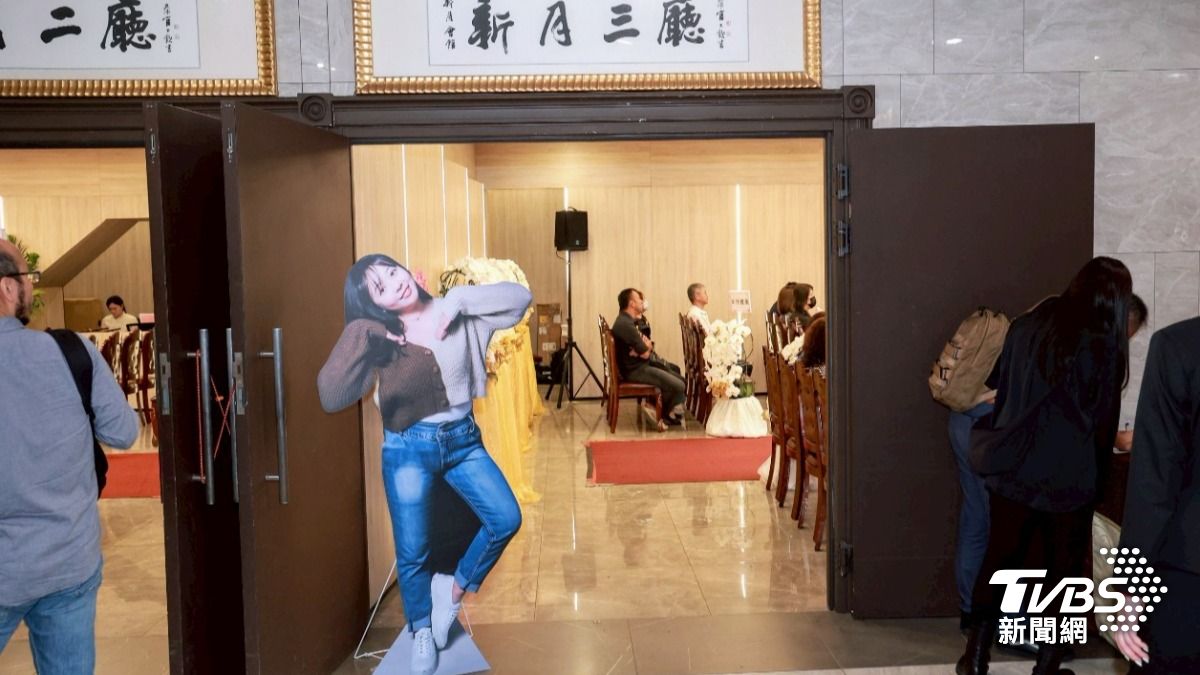 家屬為天殘舉辦告別式。(圖/趙世平攝)