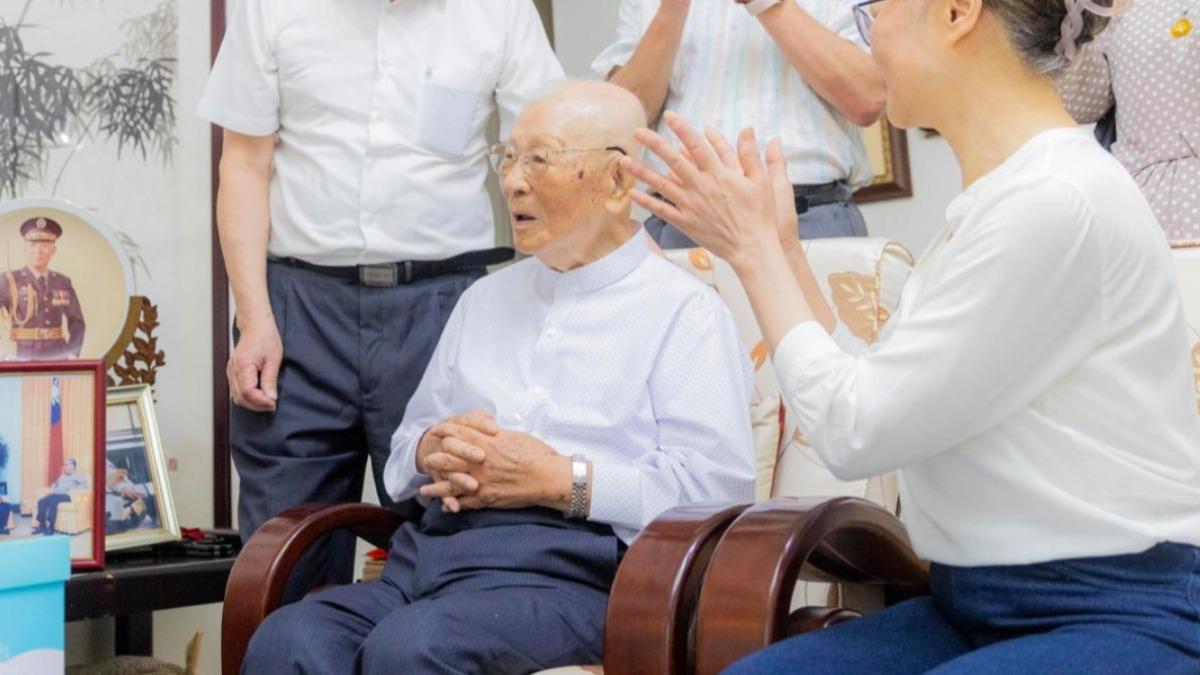 從剿共到促統!「統派百歲將軍」許歷農過世 曾赴中會面習近平