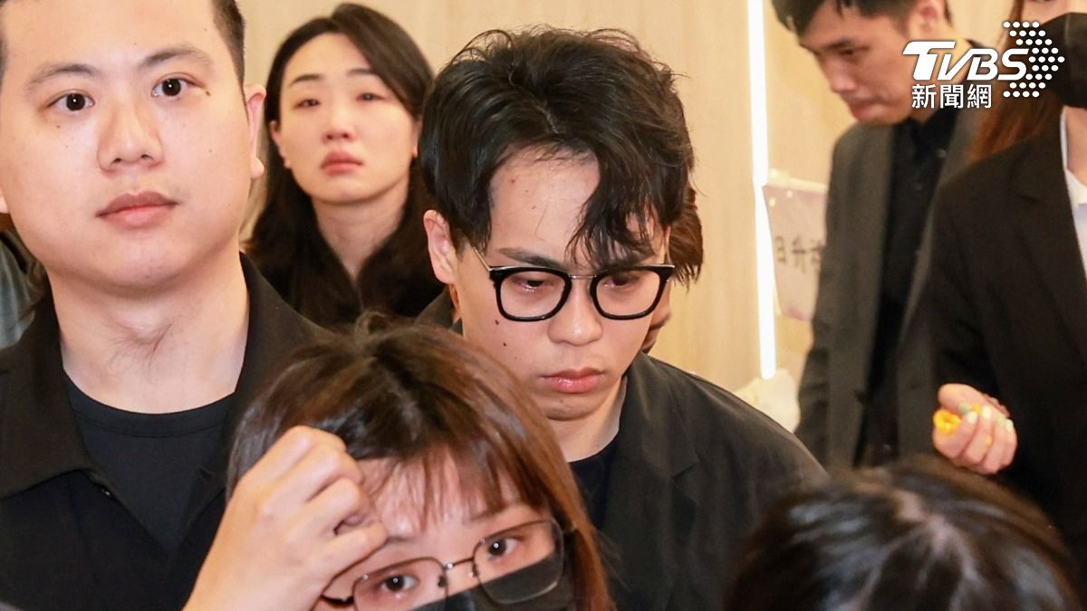 賀瓏神色哀戚（圖／趙世平攝）