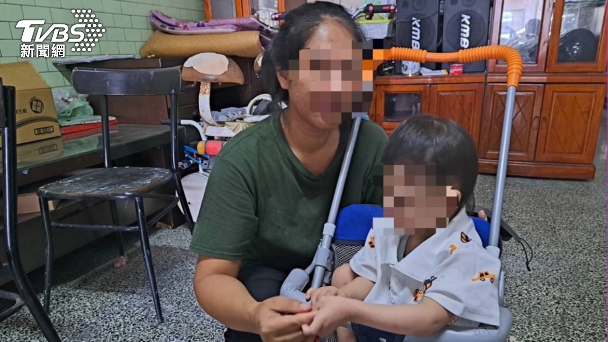 印尼籍非法移工優帶以「收容替代處分」,留台照顧先天性心臟病兒。(圖/中華大家功德會提供)