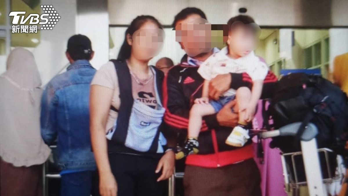 印尼籍非法移工優帶與兒子返國後開心與先生合影。(圖/中華大家功德會提供)