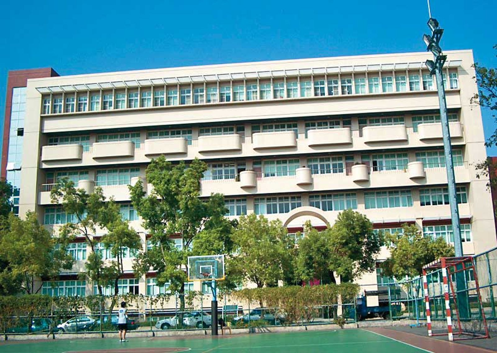 台南大學一度出現變裝色狼偷拍女學生上廁所,校園人人自危。(圖/翻攝自台南大學官網)