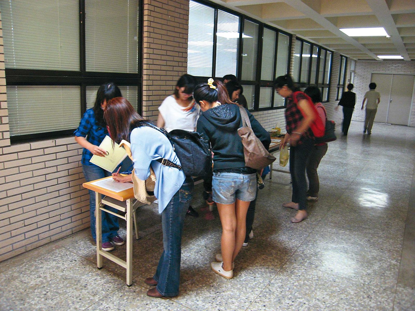 台南大學出現偷拍色狼,校園安全再度引起注意。(圖/翻攝自台南大學輔導中心臉書)