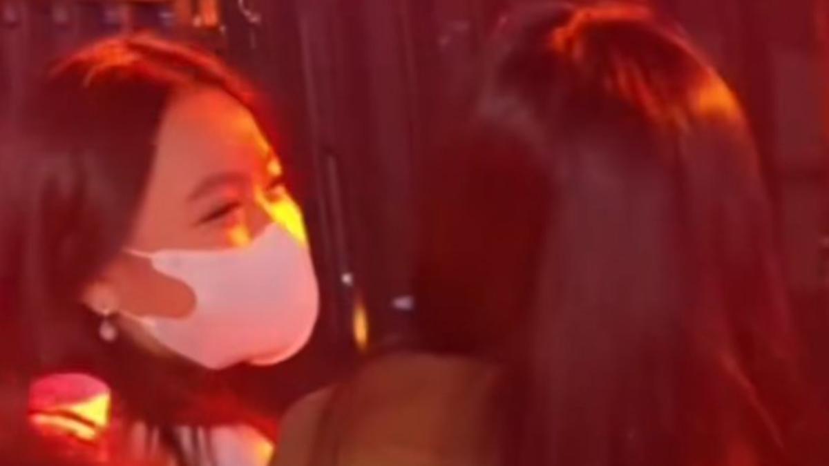 劉德華女兒劉向蕙看爸爸演唱會被網友拍到。(圖/摘自微博)