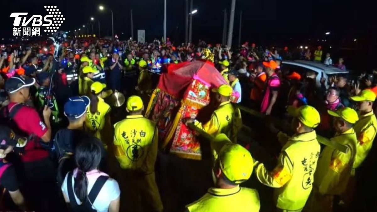 傳粉紅超跑「雲林北港→嘉義新港」!結局反北上 拱天宮發聲