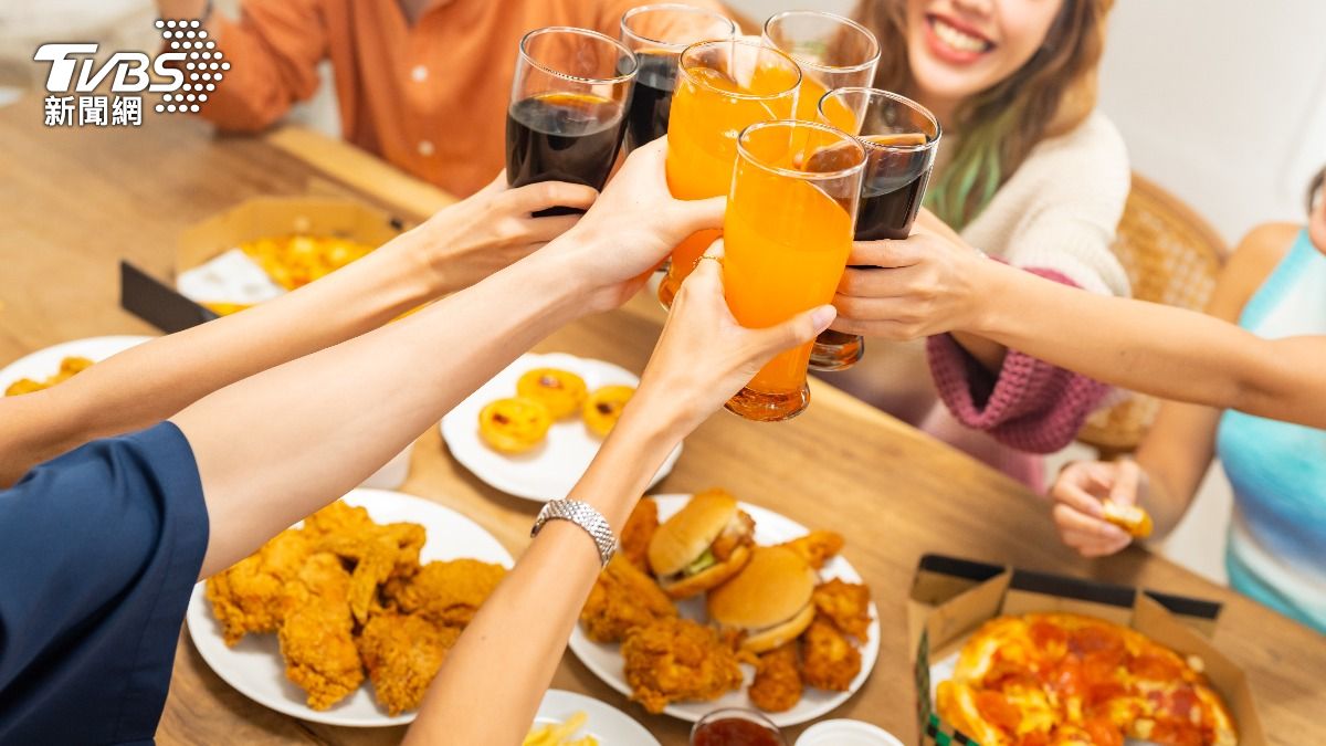 大餐後「1習慣」超傷心臟！嚴重恐衰竭　醫搖頭：很多人中
