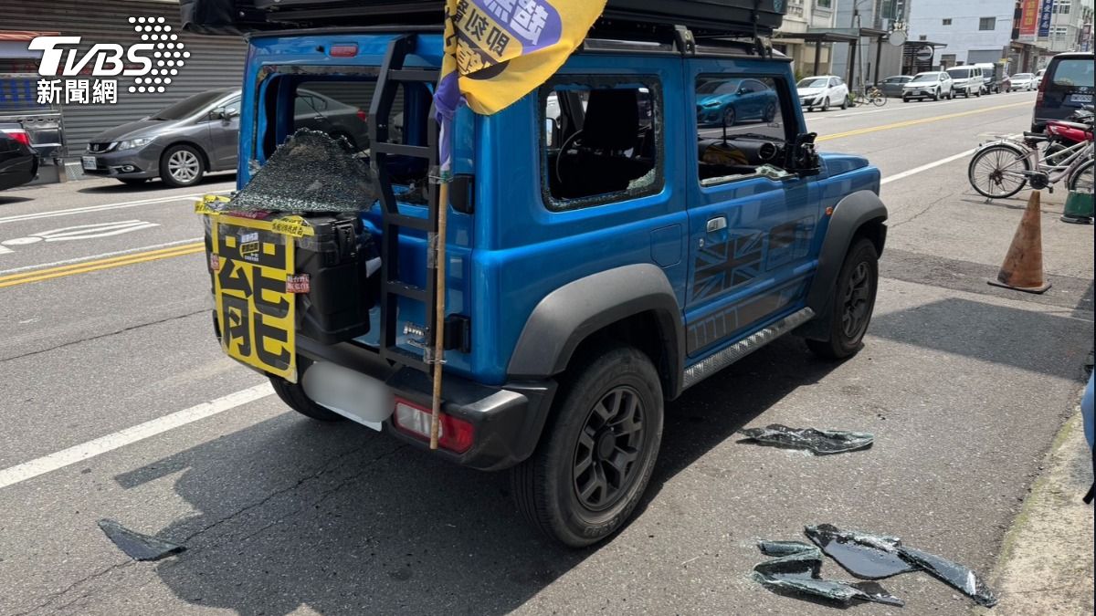 苗栗罷免車被砸!窗戶破散滿地 動手男:大罷免是挑起戰爭