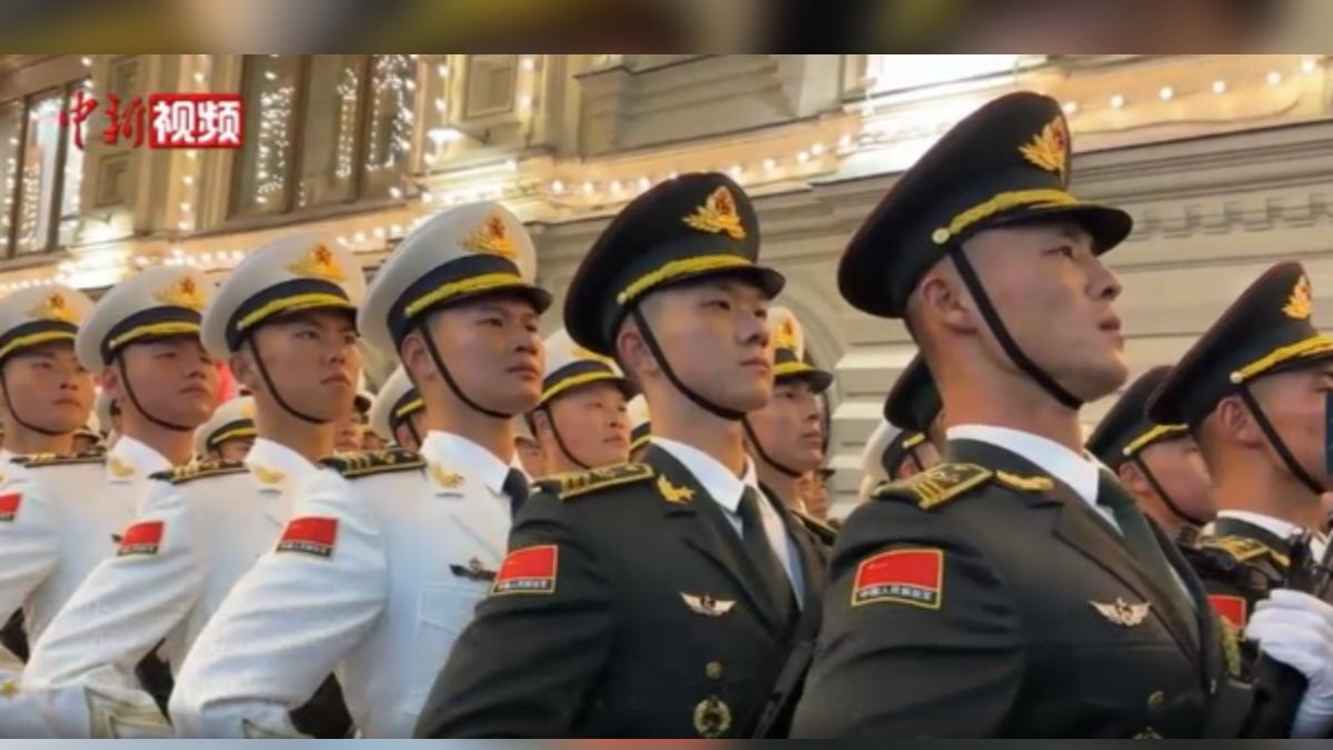 中共解放軍儀仗隊在莫斯科舉行第二次閱兵式彩排。(圖/中新網)