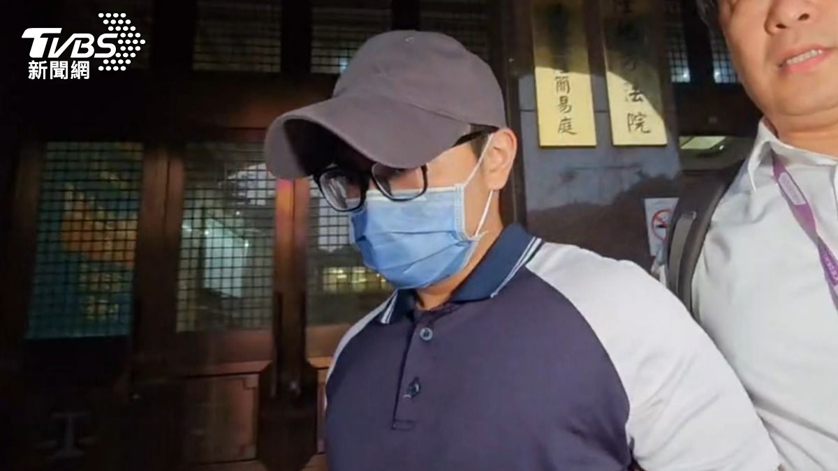 現身了!邱軍酒駕撞死運將起訴 「20萬交保」不發一語快閃