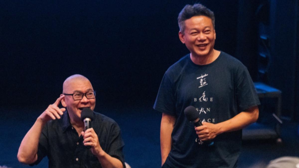 導演蔡明亮(左)與李康生有說有笑。(圖/國家電影及視聽文化中心提供)
