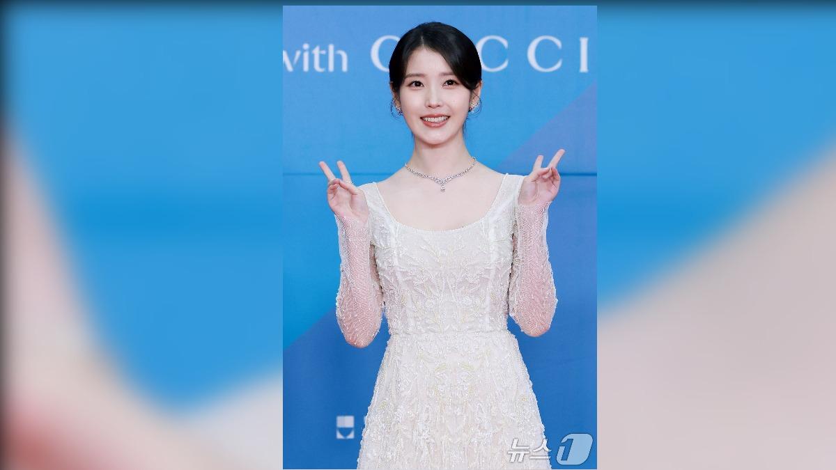 百想61/IU透膚白紗亮相紅毯完全高級美 宋慧喬、金高銀時尚登場